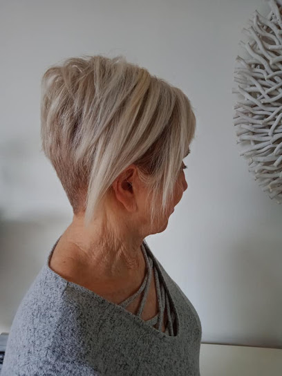 Photo of Lisa's Mobile Hair Cutting Central Coast